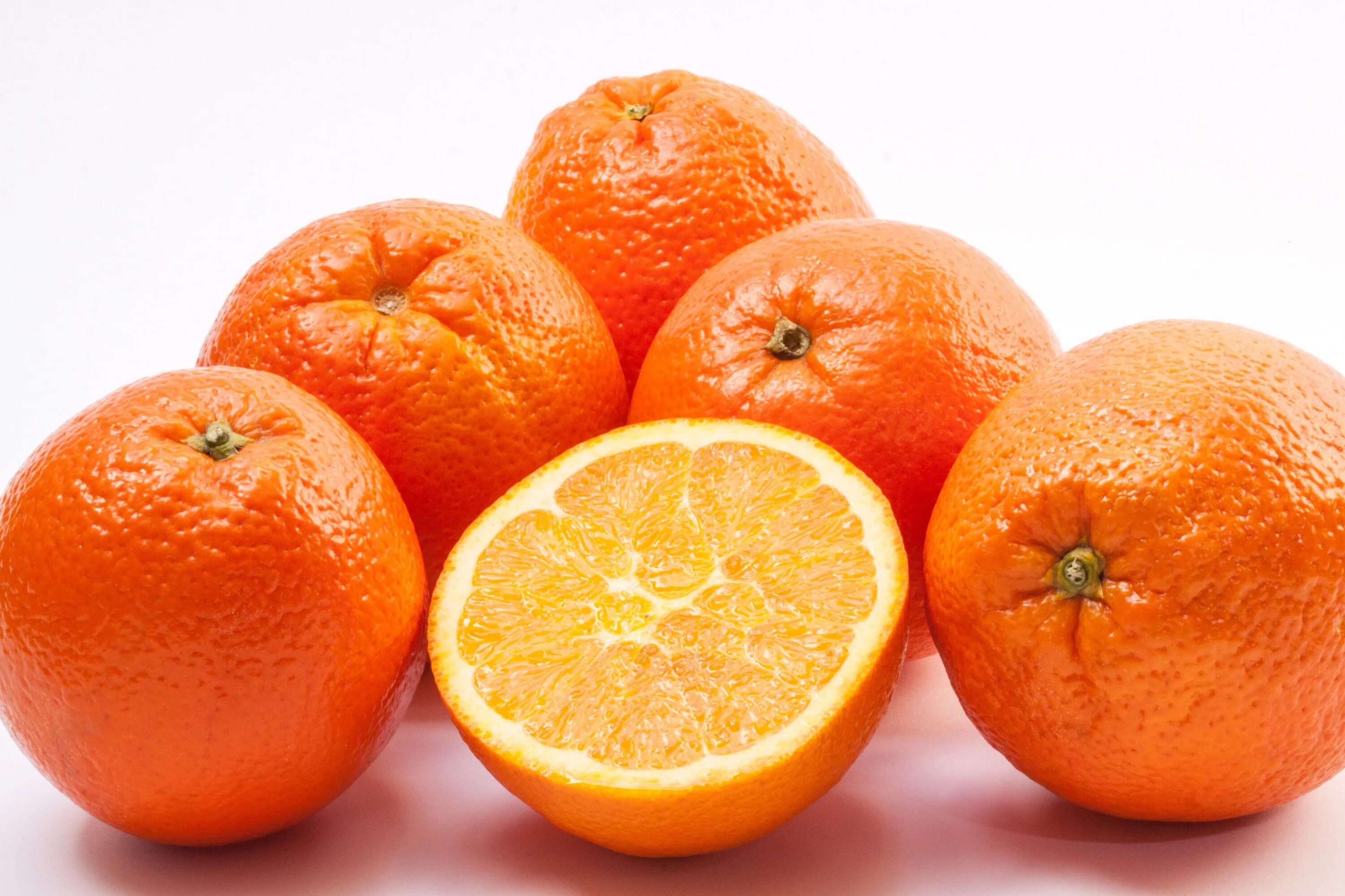 Orange choose. Орендж апельсин а мандарин. Апельсин navel. Померанец фрукт. Апельсин на белом фоне.