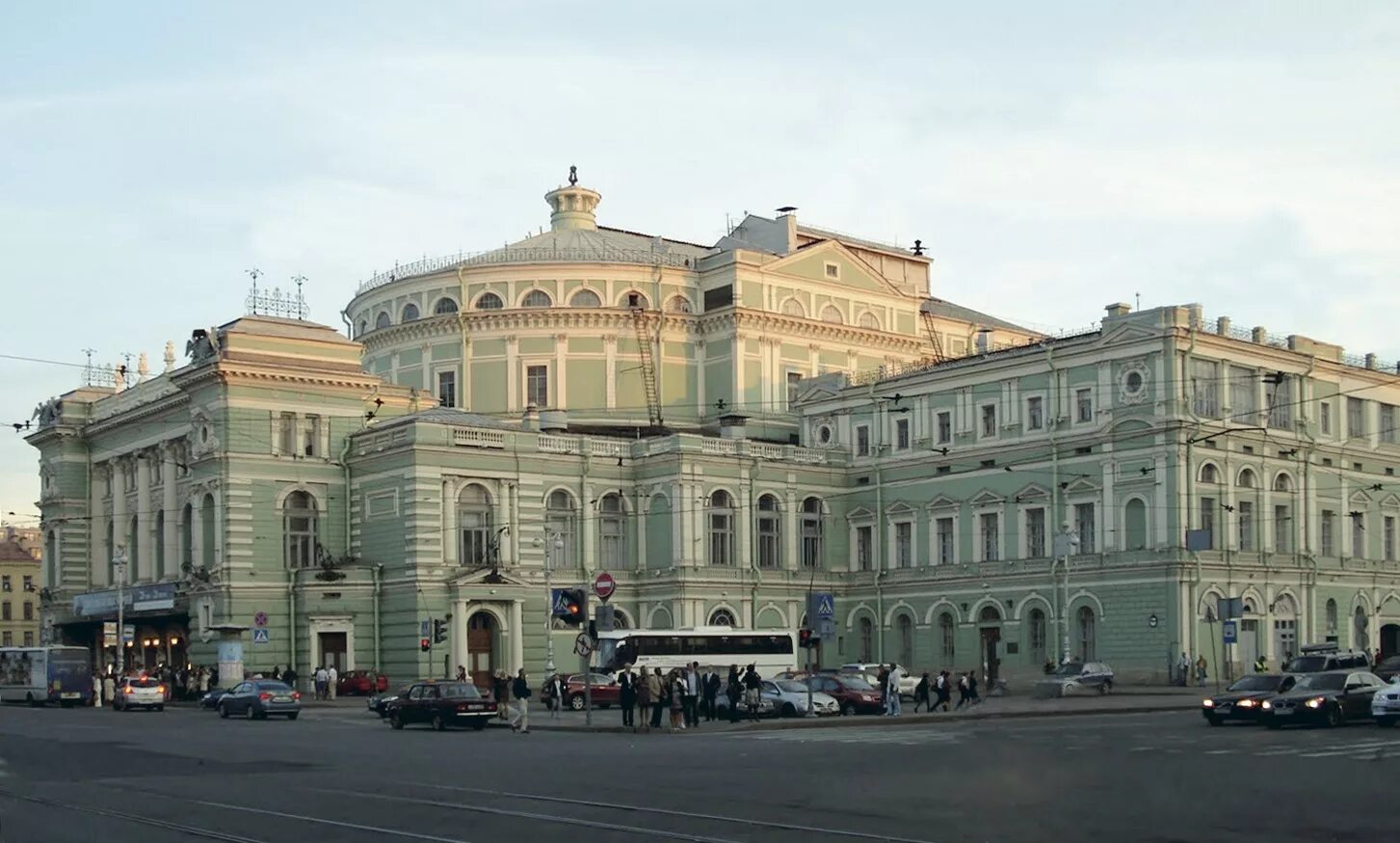 Мариинский театр Санкт-Петербург. Театр в Санкт-Петербурге Мариинский театр. Мариинский театр Питер. Здание Мариинского театра в Санкт-Петербурге.