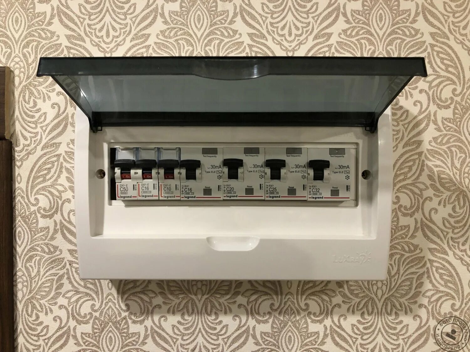 распределительный накладной щиток legrand mini s. щиток д. щит распределительный шмр-а-15. наружн. выкл.