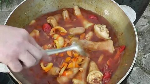Свиные ножки в казане