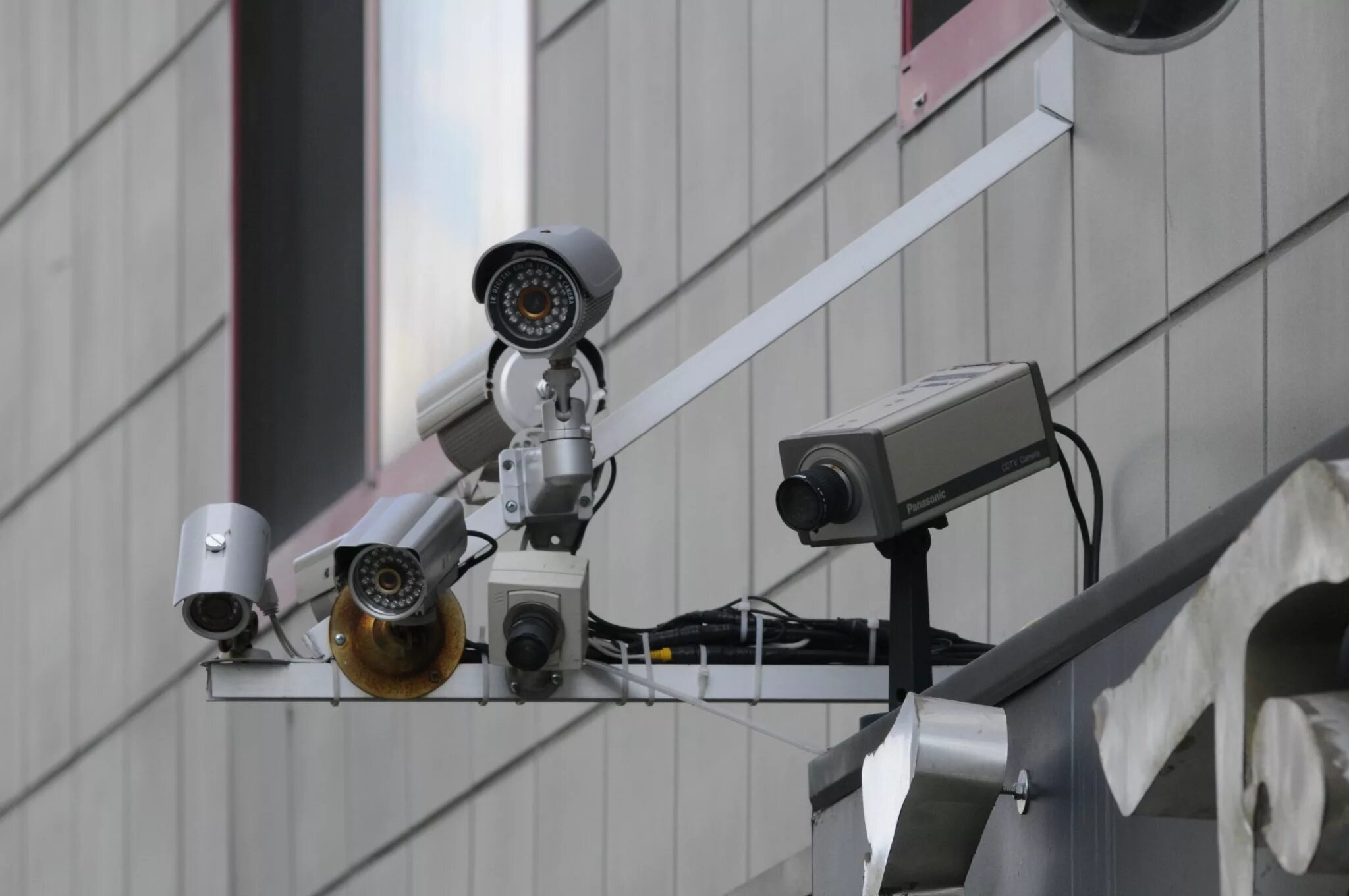 Наружная камера видеонаблюдения v2000b. Smarton / камера видеонаблюдения. Безопасный город камеры видеонаблюдения.