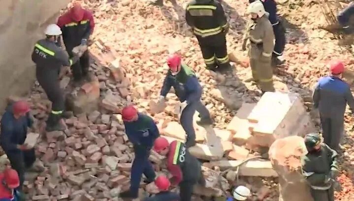 Разбор завалов 11 сентября. Видео в Новосибирской области рухнула стена обрушилась.