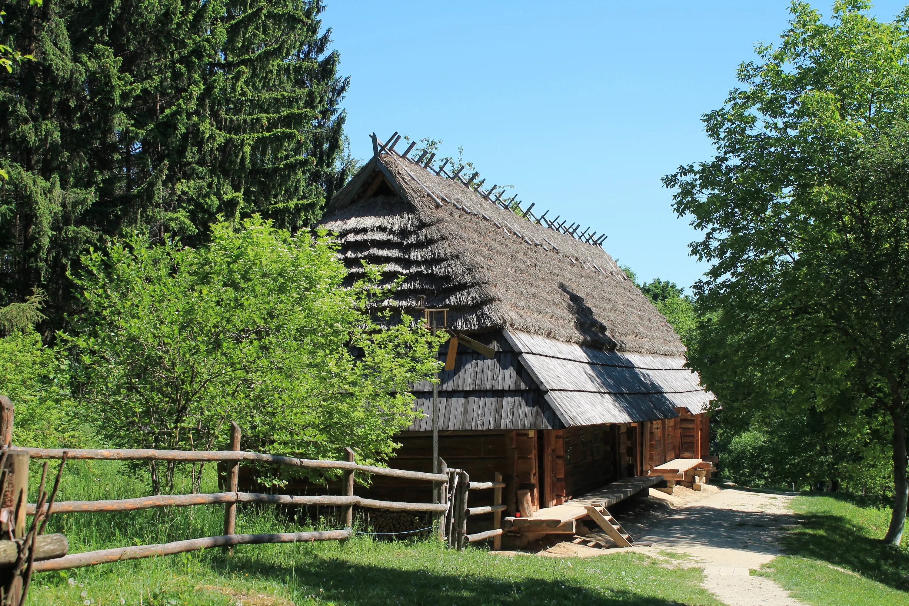 Между хата. Украинское село. Архитектура села.