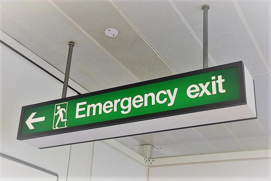 Указатель exit. Указатели в аэропорту. табличка exit. таблички в аэропорту. вывески в аэропорту.