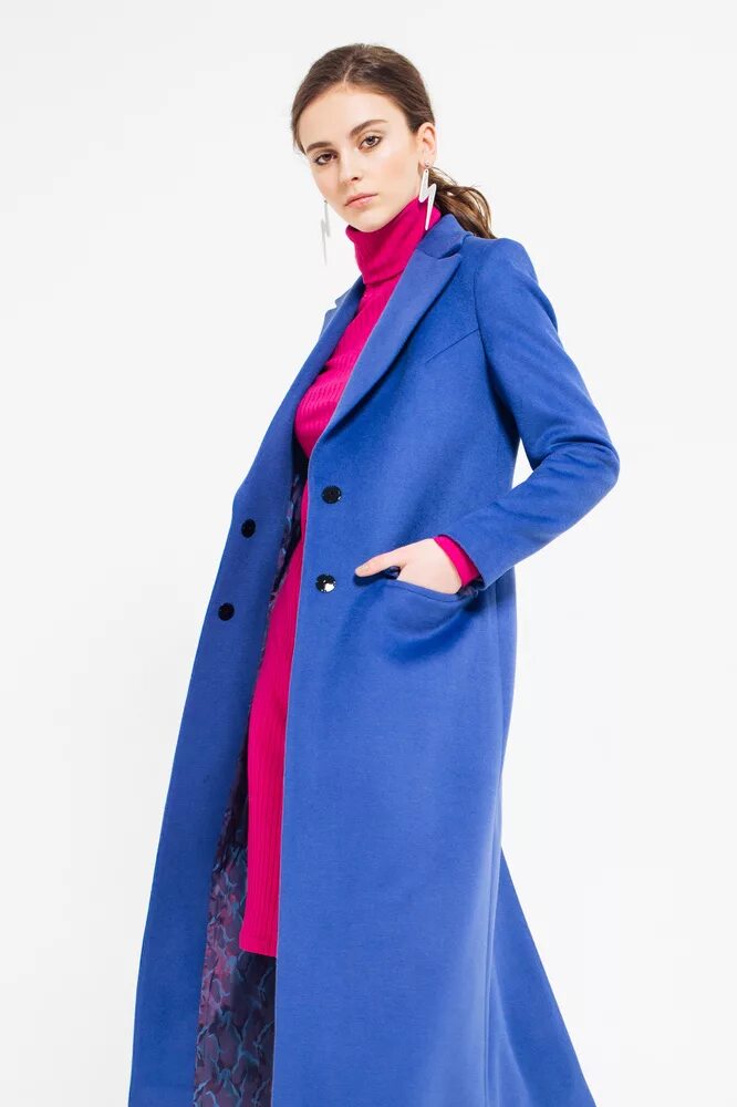 Синее пальто купить. Синее длинное пальто. Синее пальто с голубой отделкой.