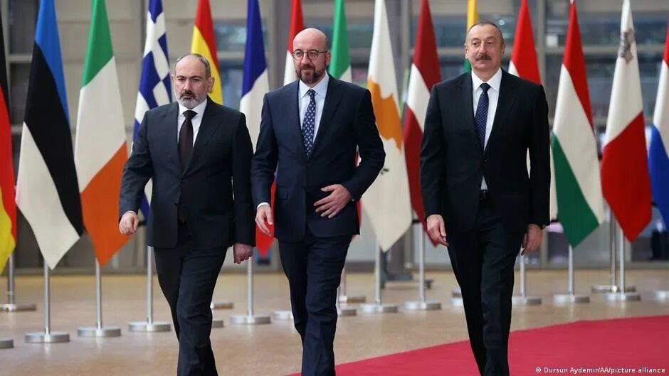 Номер 8 ереван баку. Пашинян Алиев Эрдоган Прага 2022. Армения Турция Азербайджан. Встреча дипломатов.