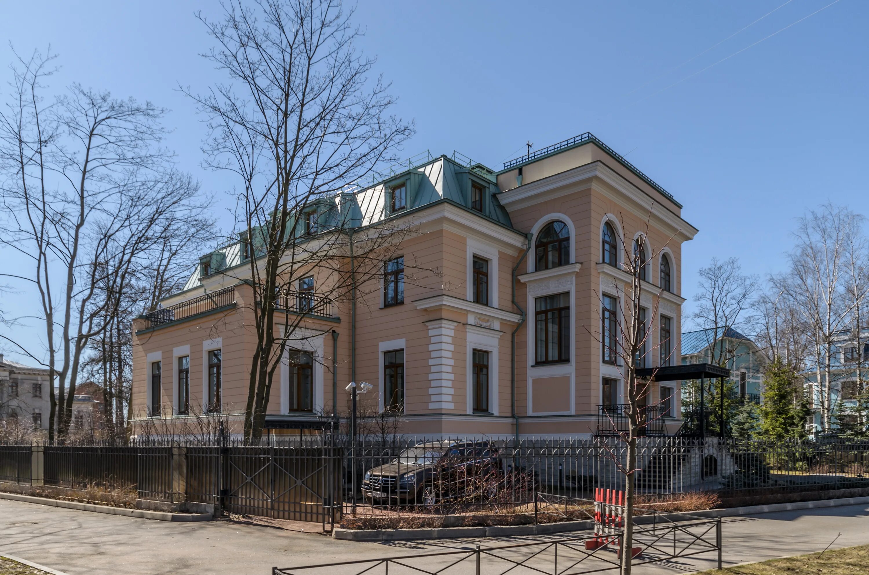 Каменный остров на малой невке особняки. Набережная малой невки 33. Река большая невка в санкт-петербурге. Набережная малой невки спб. Наб реки малой невки 12.