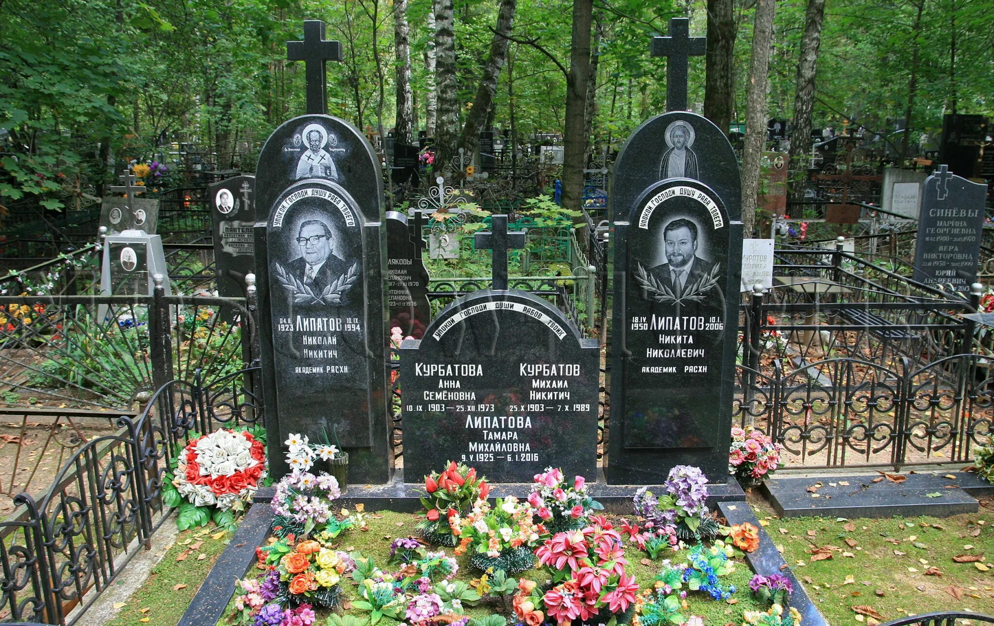Кто похоронен на архангельском кладбище. Кто похоронен на архангельском кладбище. Могила жанны фриске николо архангельское. Никколо архангельское кладбище. Могила на николо архангельском кладбище.
