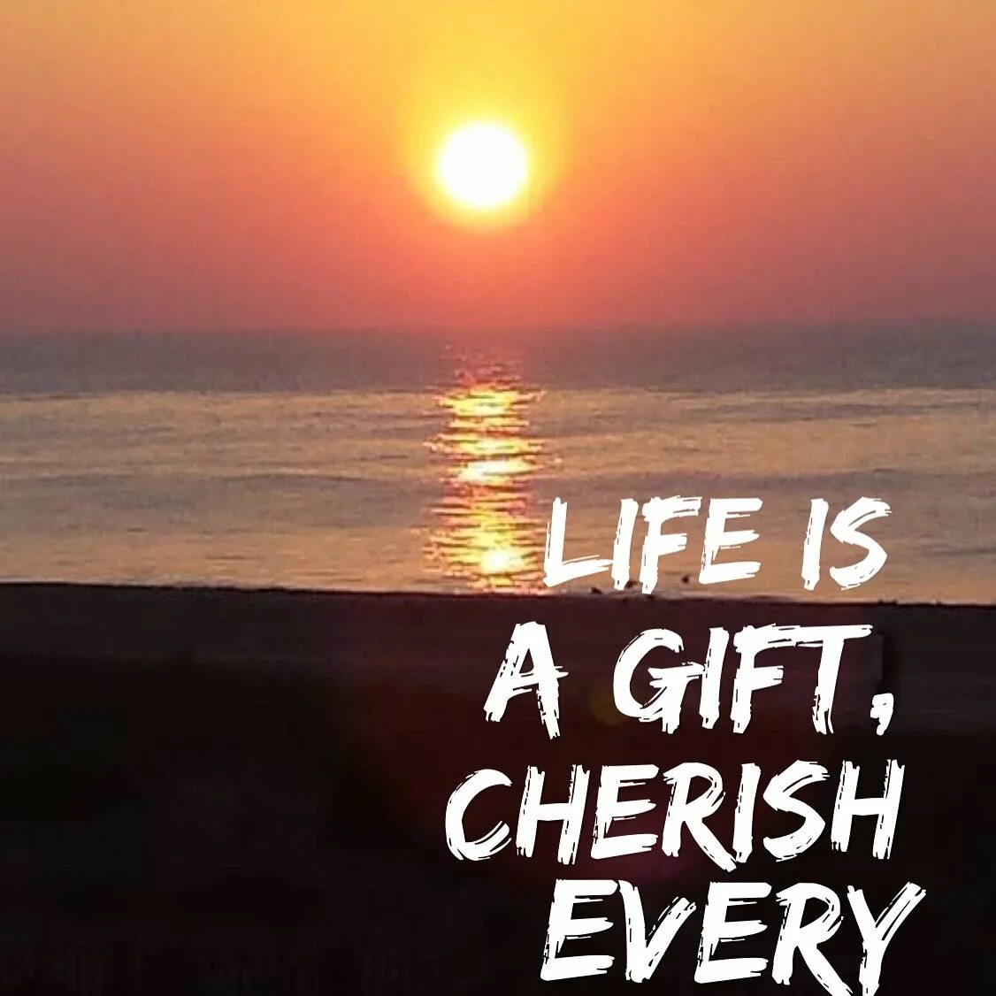 Life is gift. Надпись enjoy every moment. Enjoy every moment тату. Enjoy Life надпись. Enjoy your Life надпись.