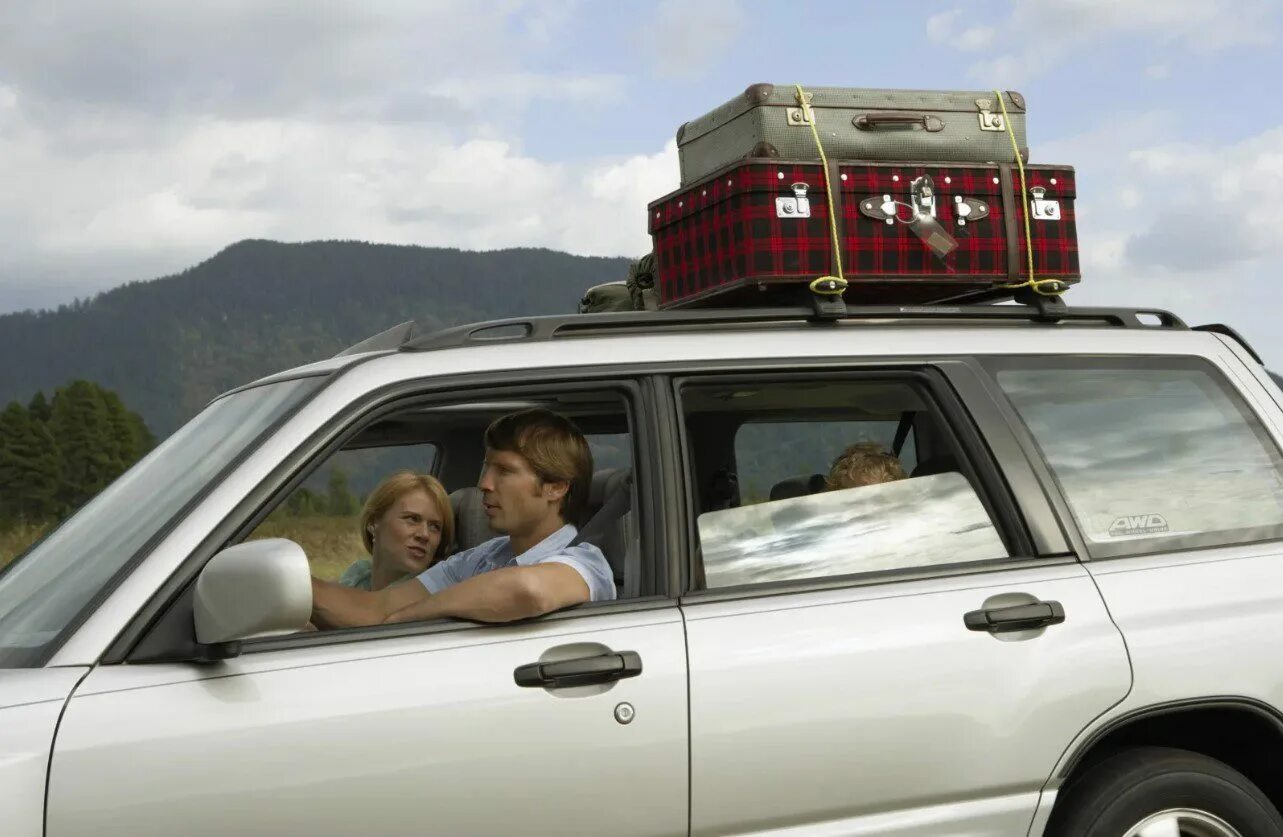 Путешествие на машине. Машина для путешествий семьей. Путешествие с семьей. Поездка с семьей на машине.