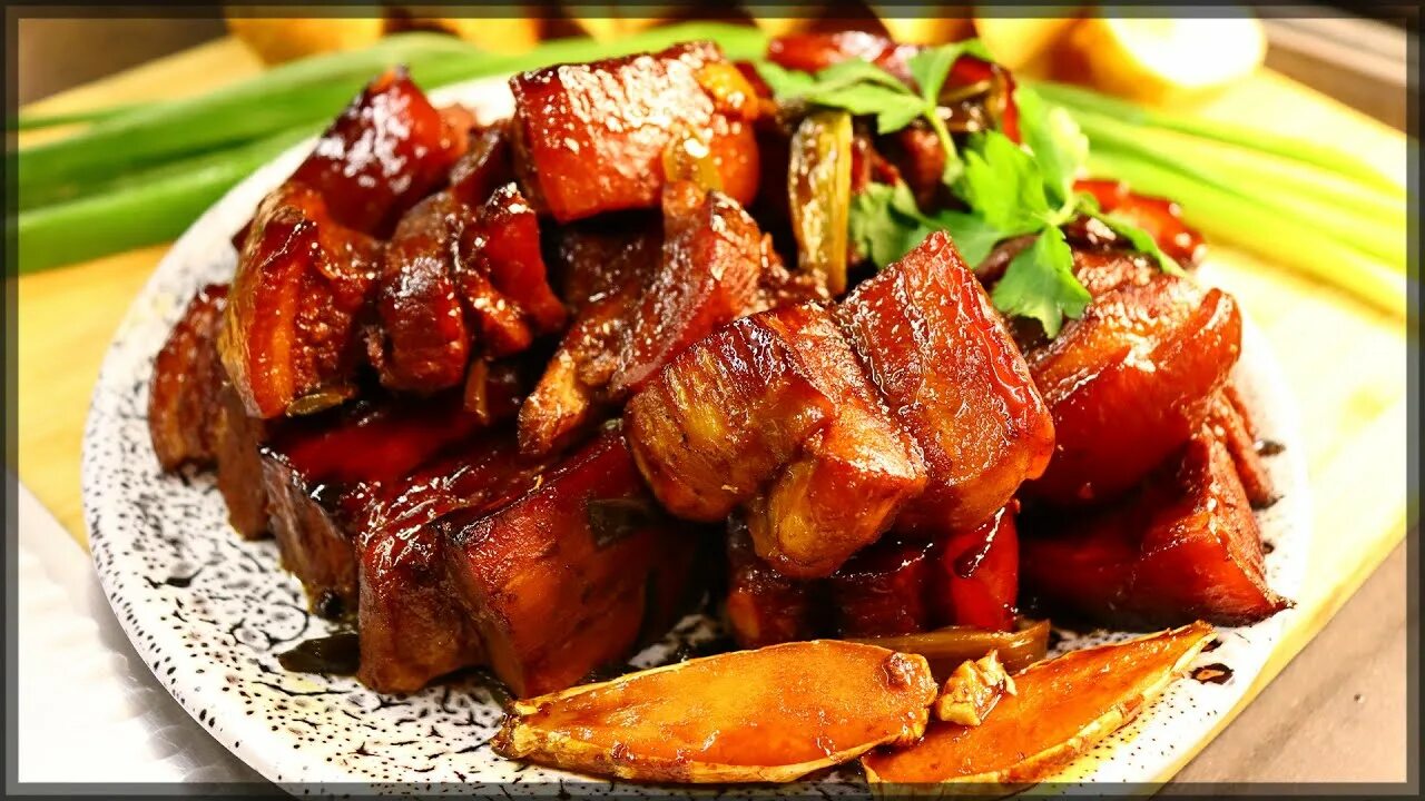 Мясо по китайски рецепт из свинины. Красная свинина Хуншао. Хун Шао Жоу. Тушеная свинина Мао. Красная свинина Мао.