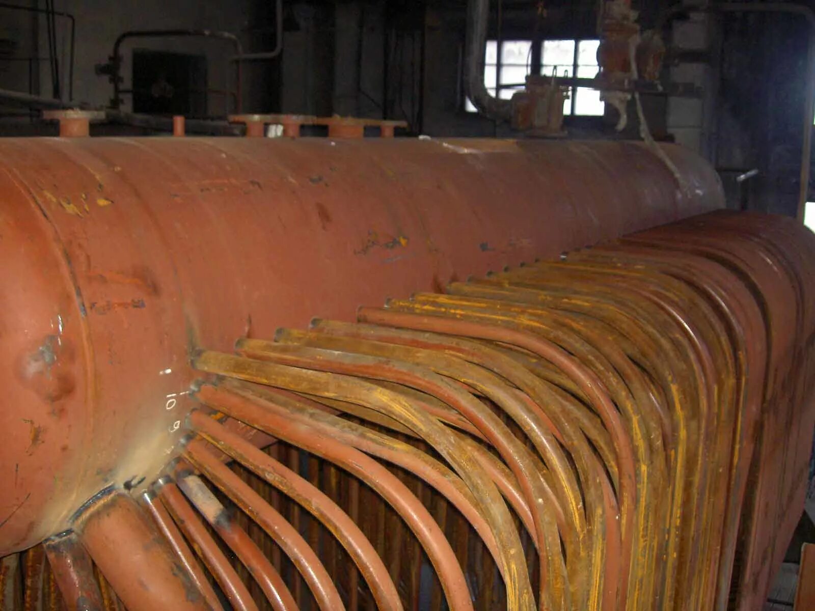 трубы поверхностей нагрева. мембранные газоплотные панели. оребрение теплообменника. змеевики экономайзера. дквр 10-13 змеевики пароперегревателя.