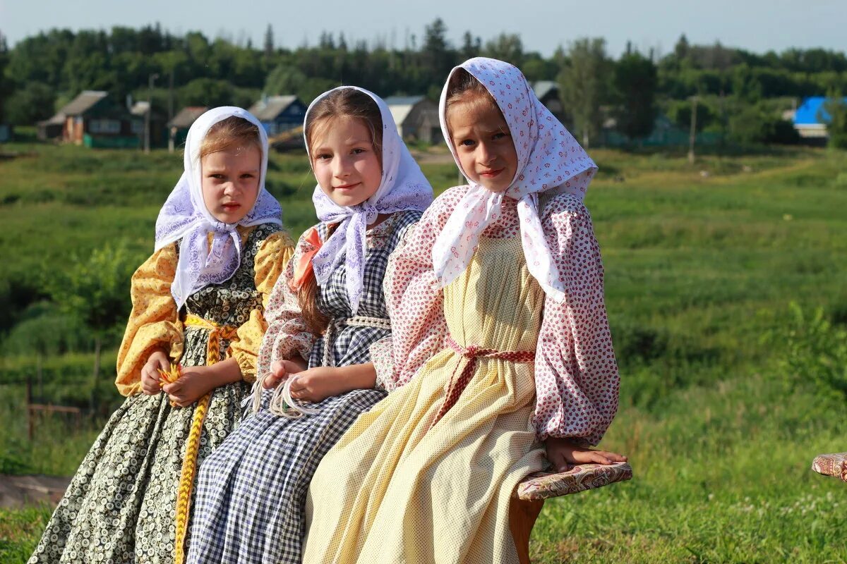 фотосессия в русском стиле. корзухин алексей иванович картины. корзухин алексей иванович. девицы красавицы подруженьки. наряды русских красавиц.