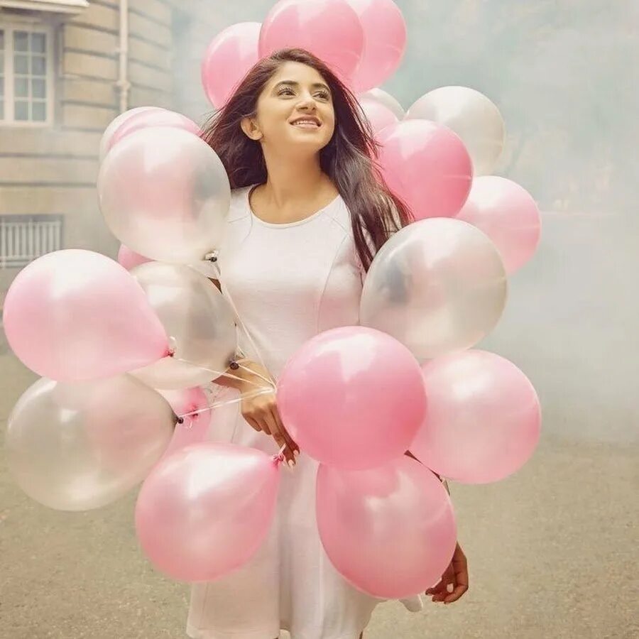 Девушка с шариками. Девушка с воздушными шарами. Фотосессия в воздушных шарах. Девушка с шариками воздушными.