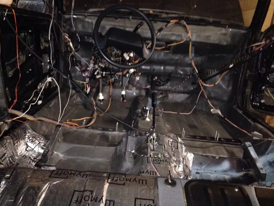 Шумоизоляция пола 2114. Шумоизоляция впз2115. Виброизоляция ваз 2115 пола. Шумка 2115. Шумка 2115.