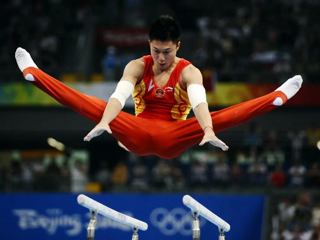 Ноги гимнастов. Гимнасты Китая. Китайские спортивные гимнасты. Ли нин гимнаст. Li Wei гимнаст.