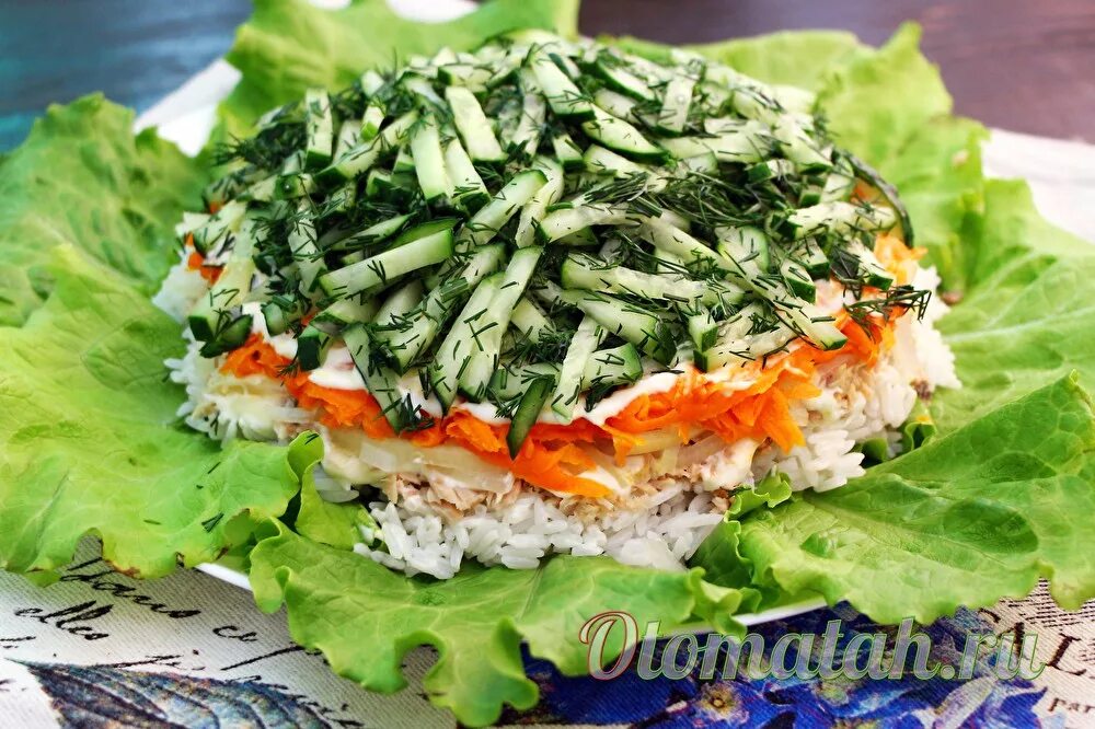 норвежский салат с семгой. салат из сельди по норвежски. салат норвежский. салат норвежский роман. норвежский салат с семгой.