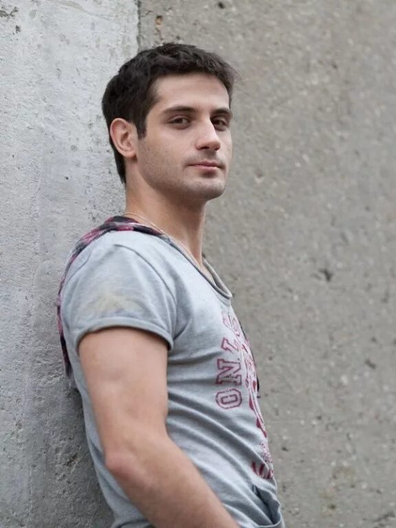 Максим богатырев актер. Максим лавров. Марк богатырев 2014. Сериал кухня марк богатырев. Марк богатырев максим лавров.