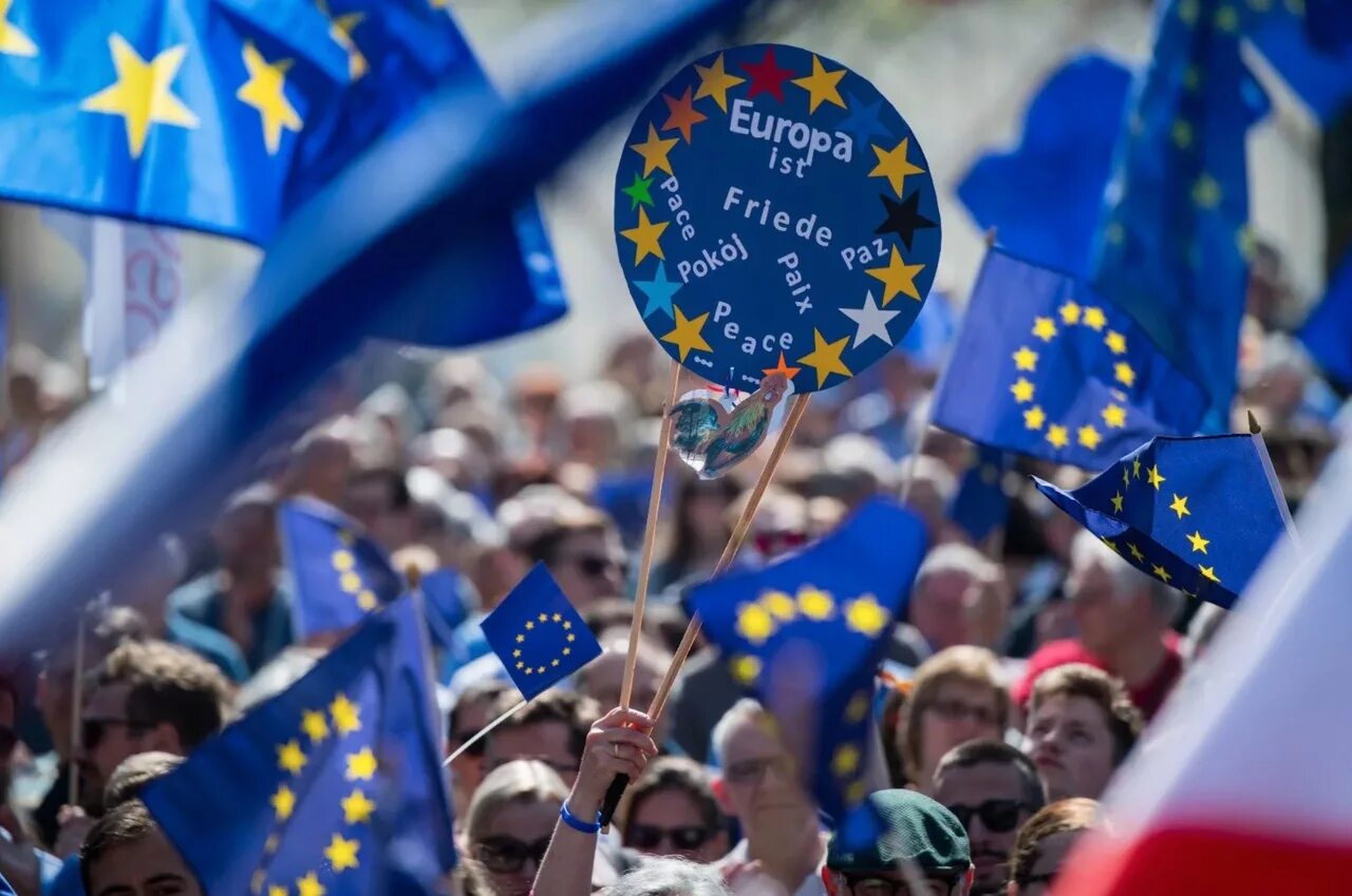 День европы есть. День Европы (Europe Day in the Council of Europe). Европейский Союз Международная организация. Европейский Союз Союз. Испания 1986 ЕС.