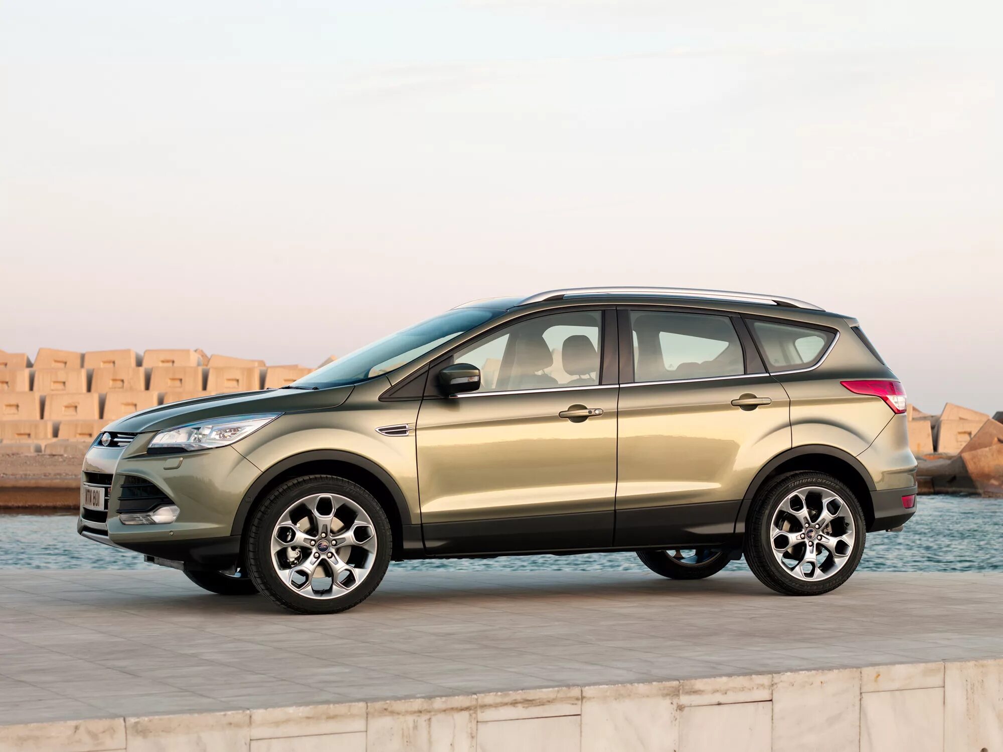 Установить на форд куга. Ford Kuga 1.6. Ford Kuga 2 поколение. Ford Kuga 2013. Форд Куга 2 2013 1.6.