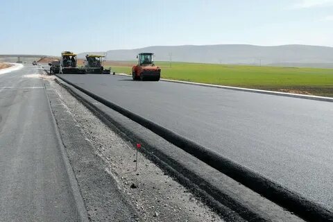 Дорога уложенная асфальтом