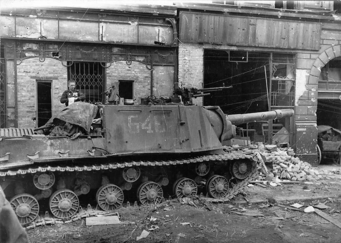 Су 152 в Берлине. ISU-152 Берлин 1945. ИСУ-152 В Берлине. ИСУ 152 1943.