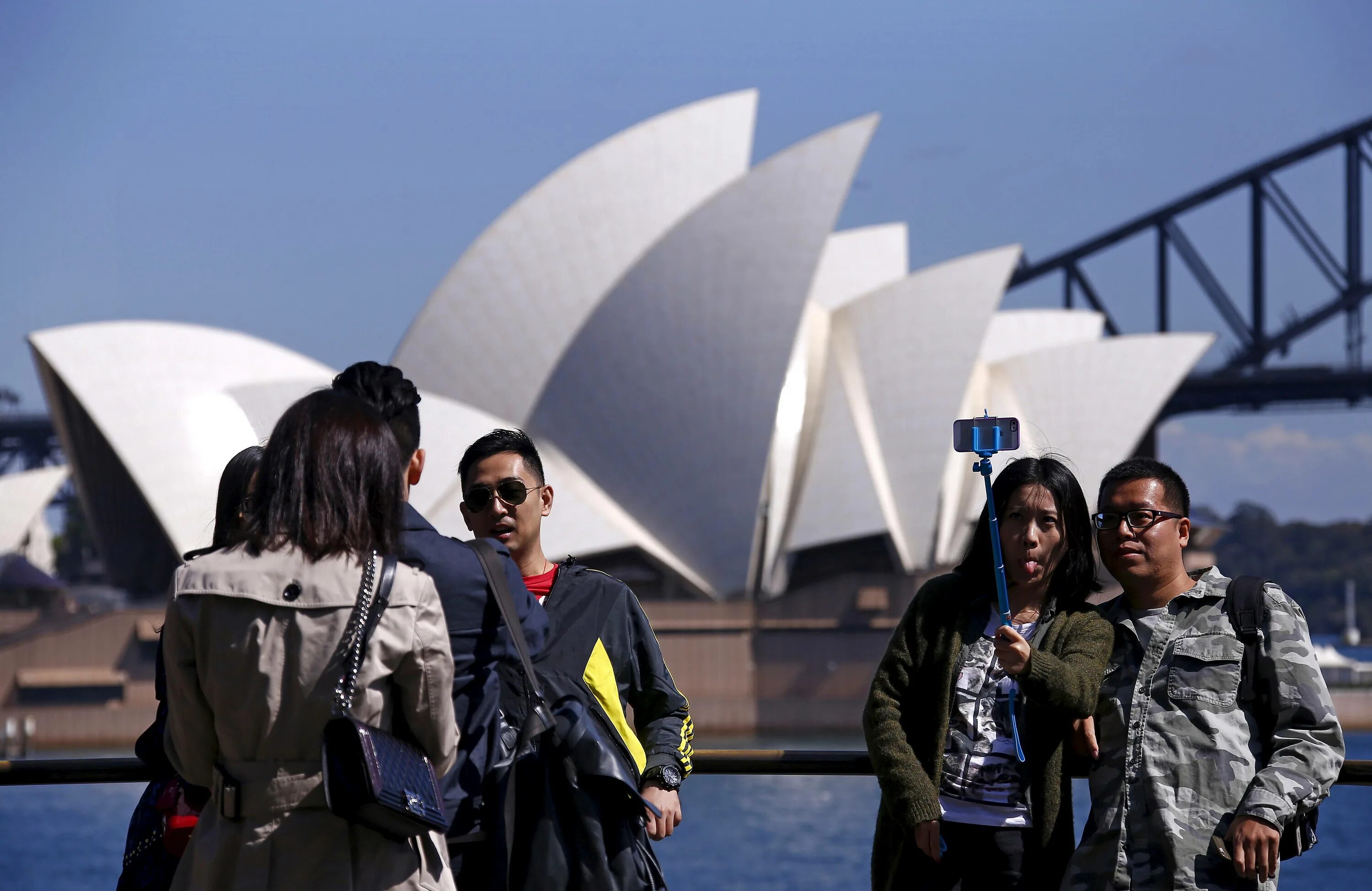1 группа туристов из австралии. Австралия туризм. Туристы в Австралии. Туристы в Сиднее. Культурно-познавательный туризм Австралия.