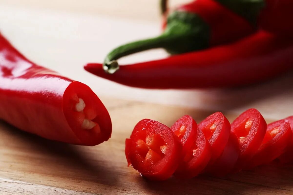 Перец Чили красный. Красный острый перец Чили. Перчик Чили. Perets Чили. Chilli pepper