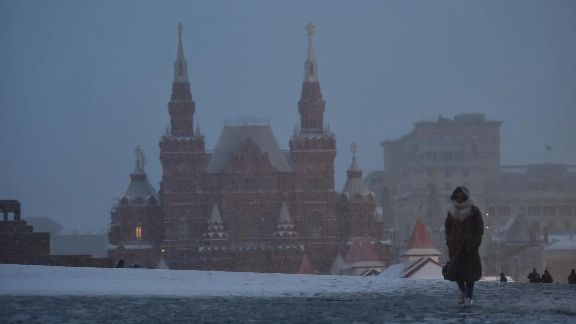 Красная площадь зимой. Сильный мороз в москве. Плюсы москвы. Москва плюсы переезда. Самое холодное лето в москве за всю историю.