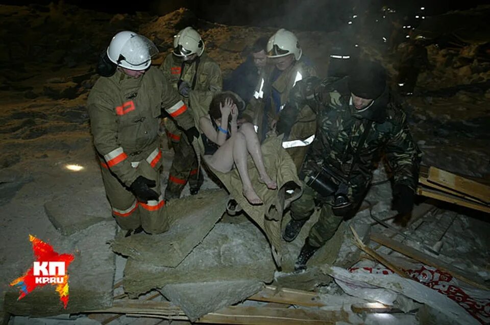 14 января 2004 год. Аквапарк трансвааль трагедия. трансвааль-парк ясенево трагедия. аквапарк в ясенево трагедия обрушение. трагедия в трансвааль парке 2004.