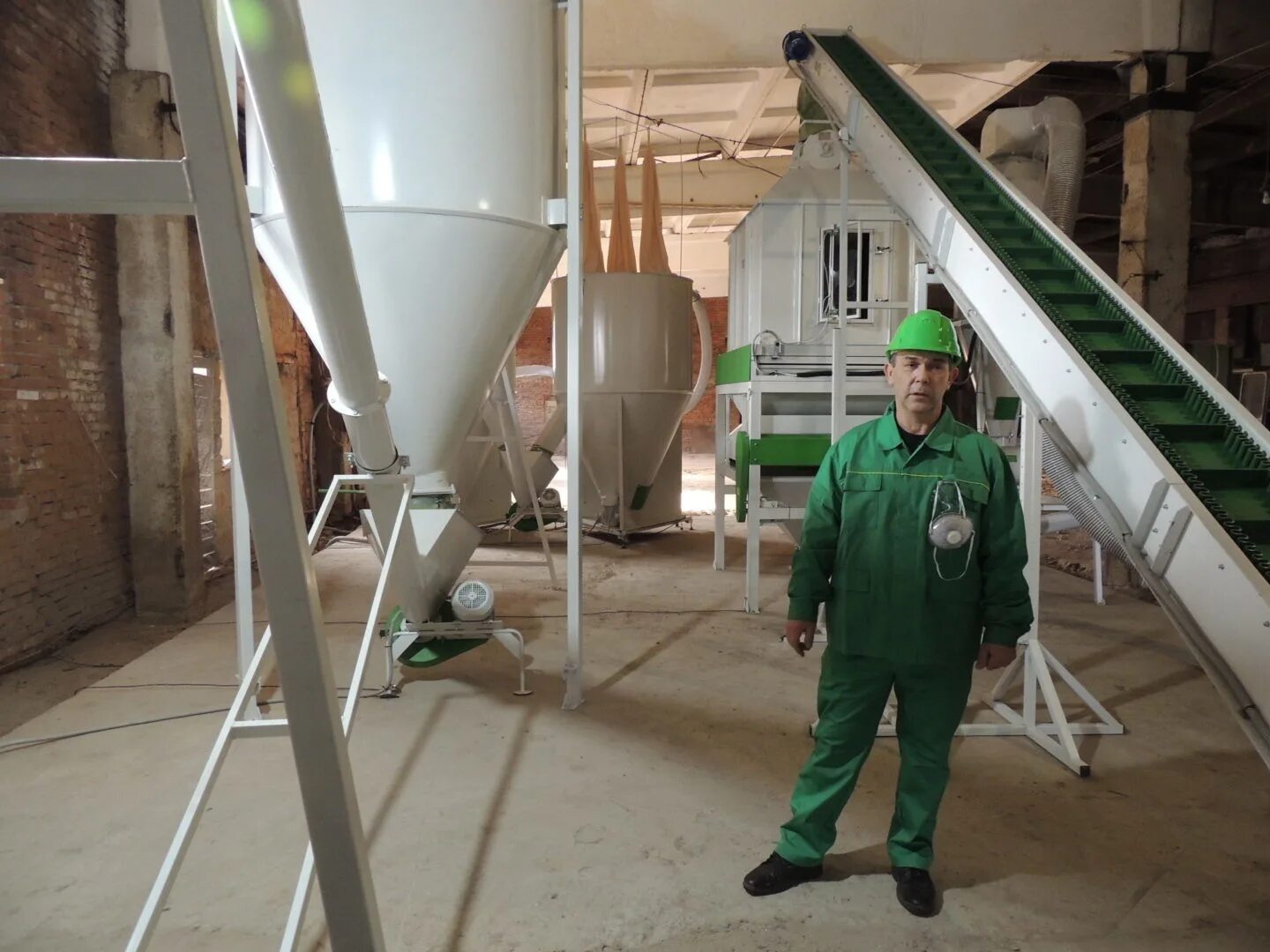 Линия по производству гранулированного комбикорма лпкг-3. Комбикормовый цех. Аппаратчик цианирования. Аппаратчик мукомольного производства. Аппаратчик мукомольного производства.
