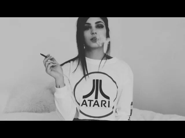 Растафарай песня слушать. Тото растафарай. артём тото растафарай. девушка растафарай. растафарай девушка из клипа.