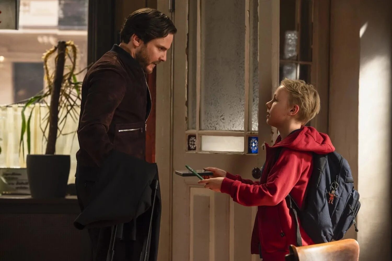 A beautiful day in the neighborhood 2019 фильм. зак эфрон соседи на тропе войны. The neighbor фильм 2018. прекрасный день по соседству a beautiful day in the neighborhood 2019. день по соседству том хэнкс.