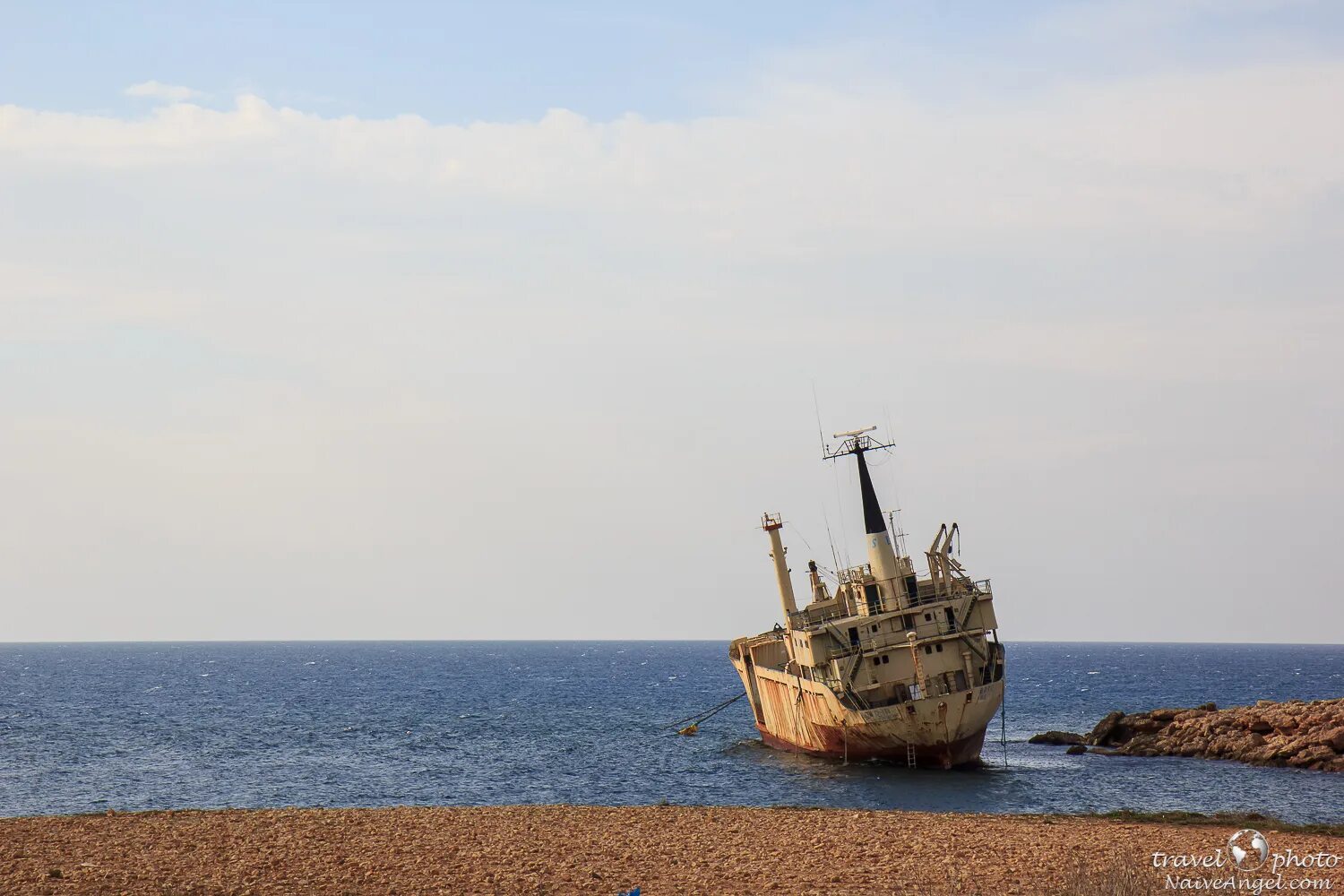 Корабли садятся на мель. Мель. Старые корабли севшие на мель. На мели. Черный корабль на Кипре севший на мель.