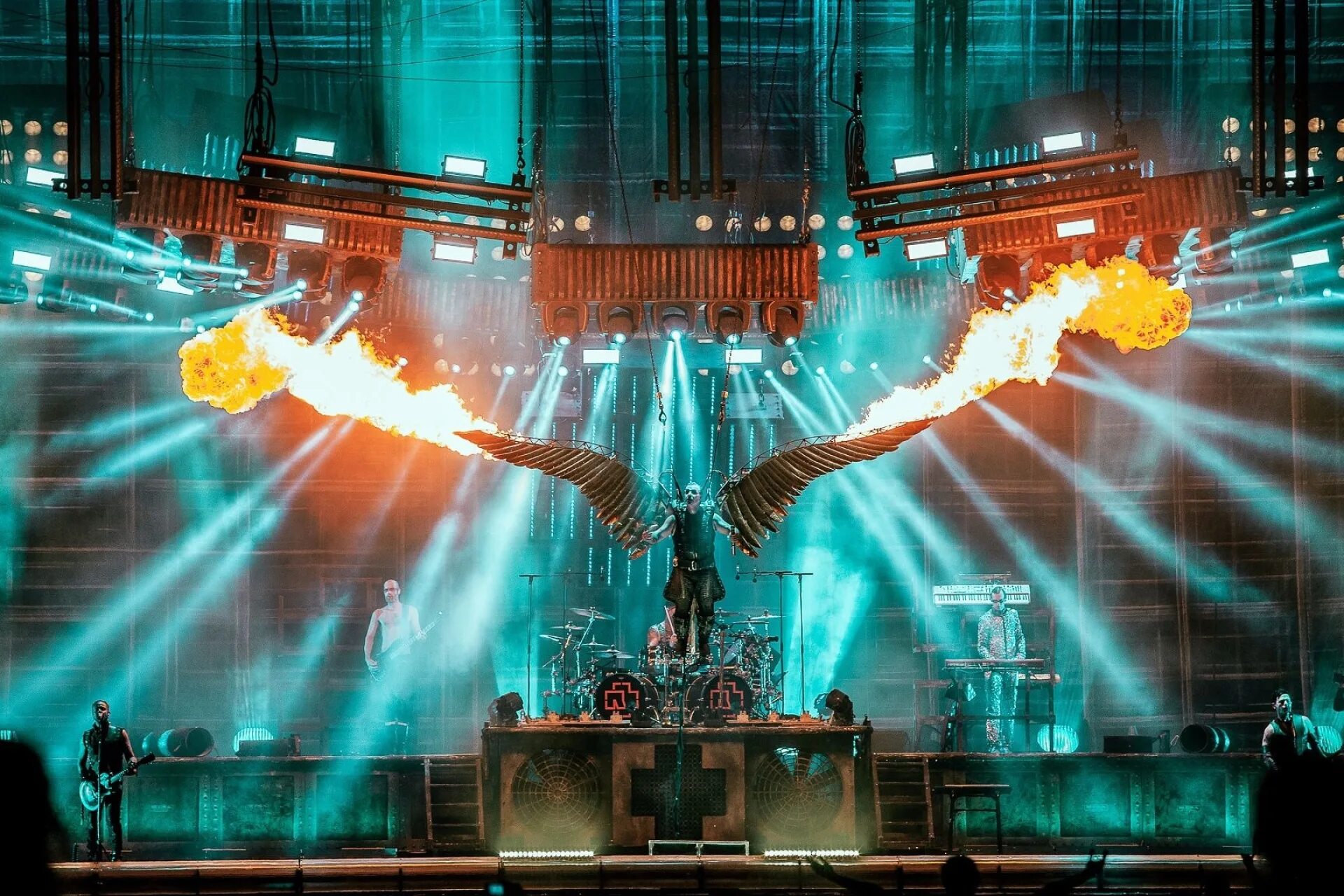 Раммштайн концерт 2022. Rammstein Live 2022 сцена. Rammstein 2022 тур. Рамштайн 2022 концерт. Лучший концерт рамштайн