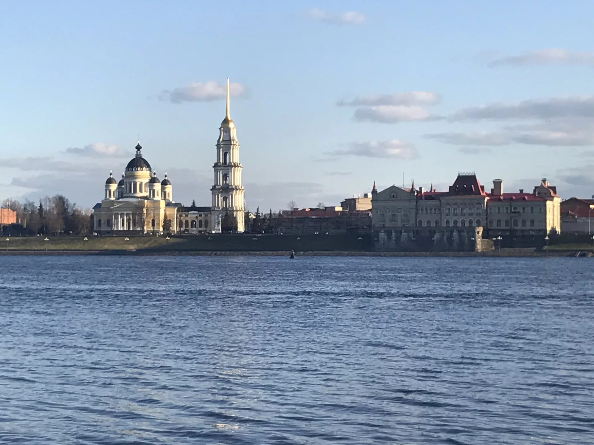 Рыбинское водохранилище. Остров Центральный Рыбинское водохранилище. Рыбинское водохранилище город Рыбинск. Рыбинск остров Центральный.