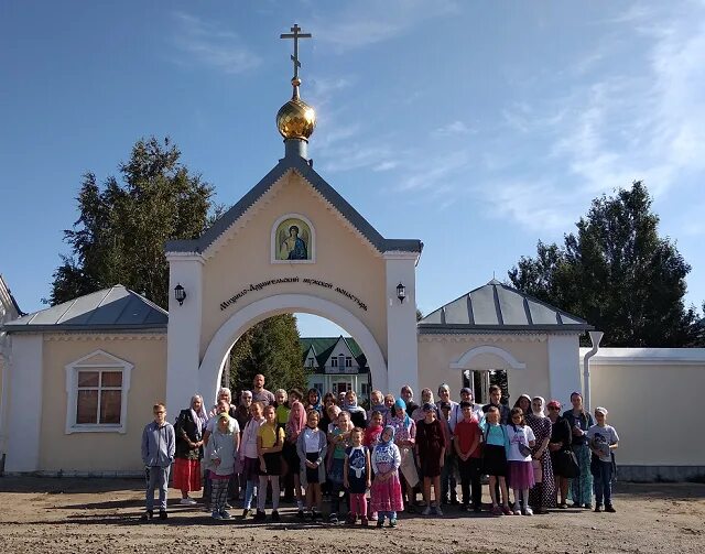 Церковь архангела михаила новосибирск козиха. Монастырь село козиха. Церковь архангела михаила новосибирск козиха. Михайло-архангельский мужской монастырь, новосибирск общий вид. Монастырь в козихе новосибирской.