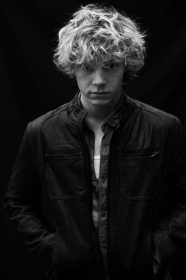 Питер эван. Evan peters 2022. Питер эван. Питер эван. Эван питерс 2011.