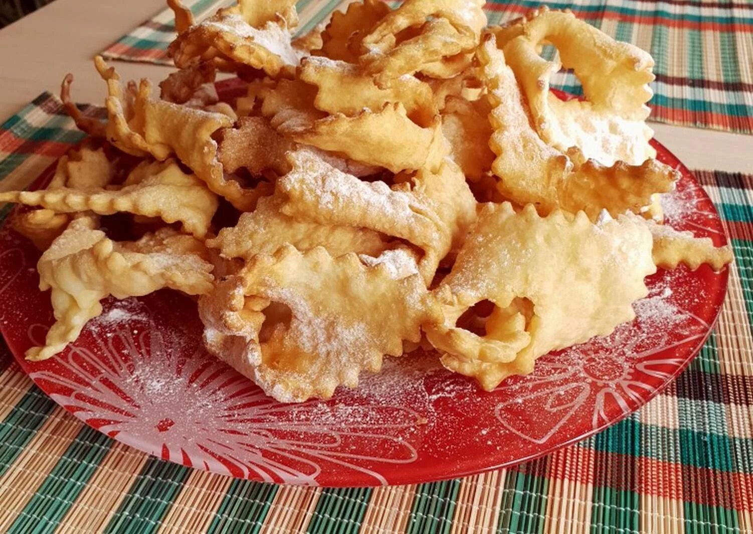 Татарский хворост кош теле. Кош теле татарское. Татарская национальная сладость кош теле хворост. Кош теле татарское. Кош теле татарское.