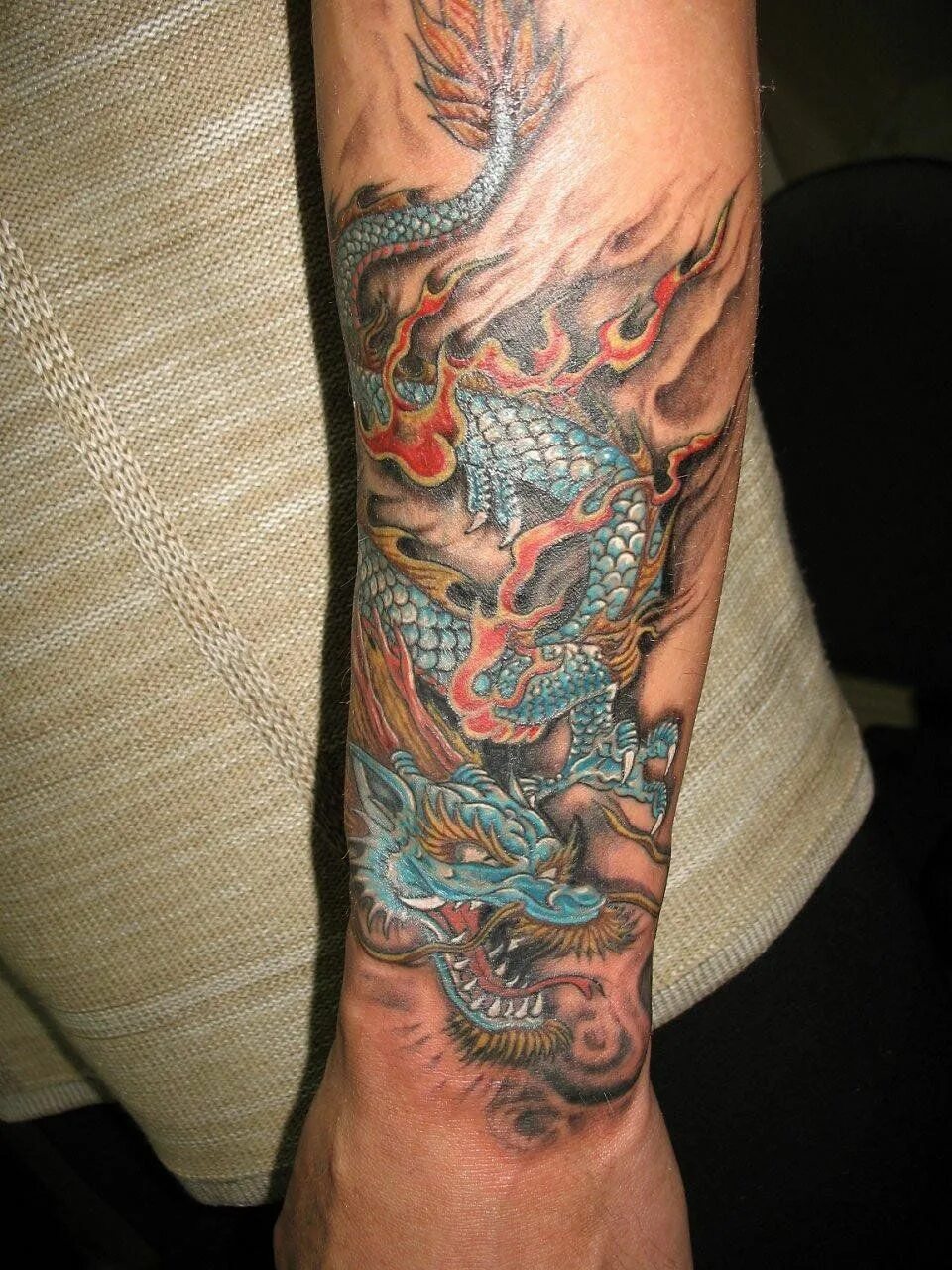 Как выглядит дракон на руку Dragon tattoo leg, Dragon tattoos for men, Black dragon tattoo