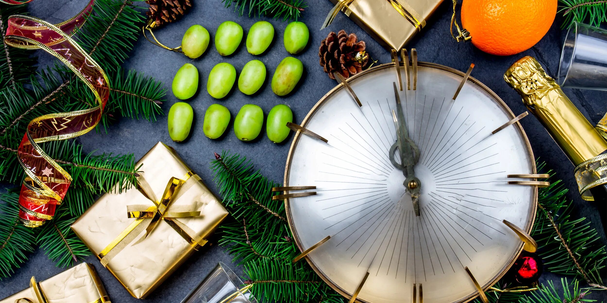 Виноград новый год. Ритуал под бой курантов. Записка с желанием и бокал шампанского. Ритуал под бой курантов. Ритуал под бой курантов.