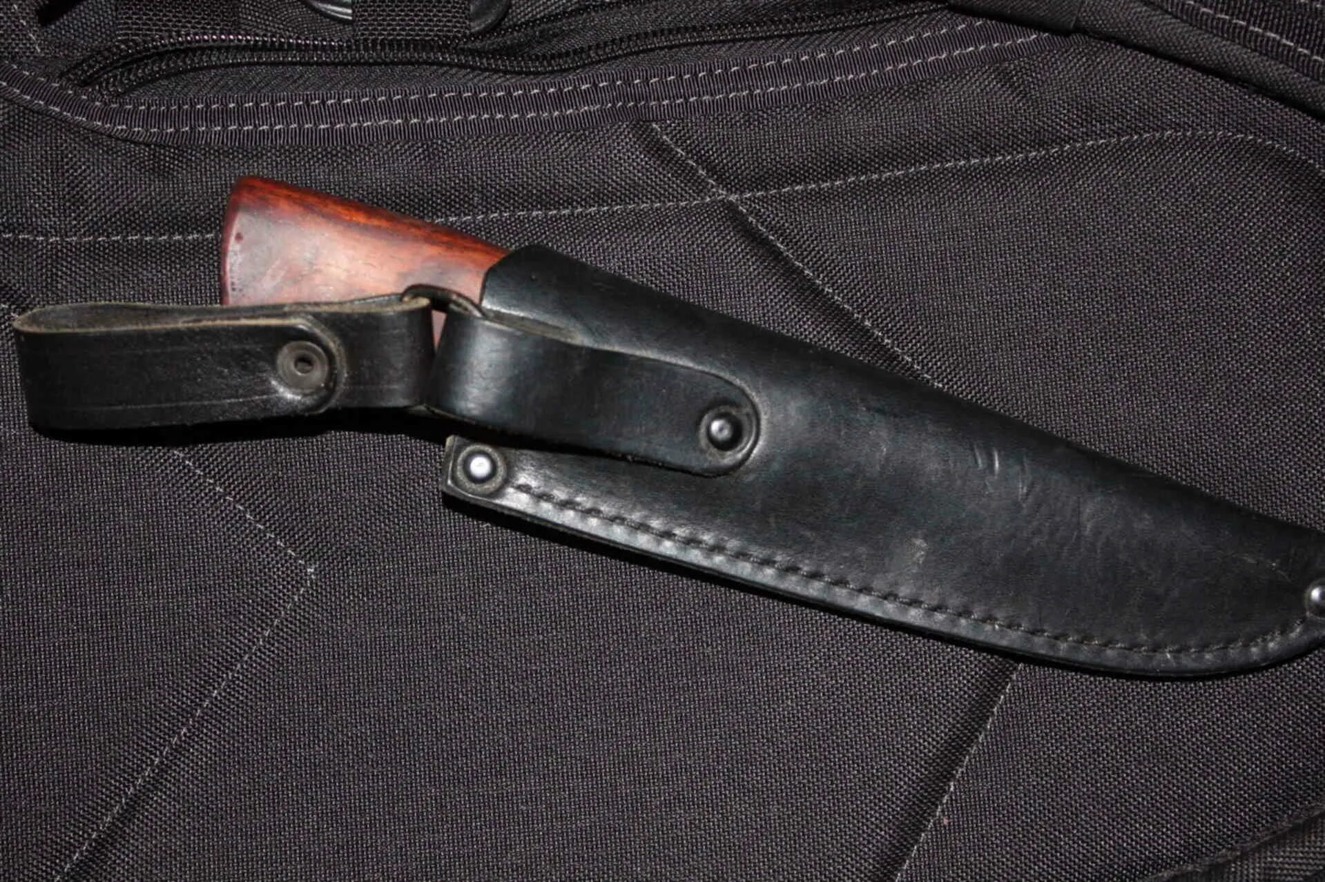 Клипса скрытого ношения. Ножны для ножа из кожи. Ножны с горизонтальным подвесом. Жало спрятанное в ножны 6. Ножны на руку.