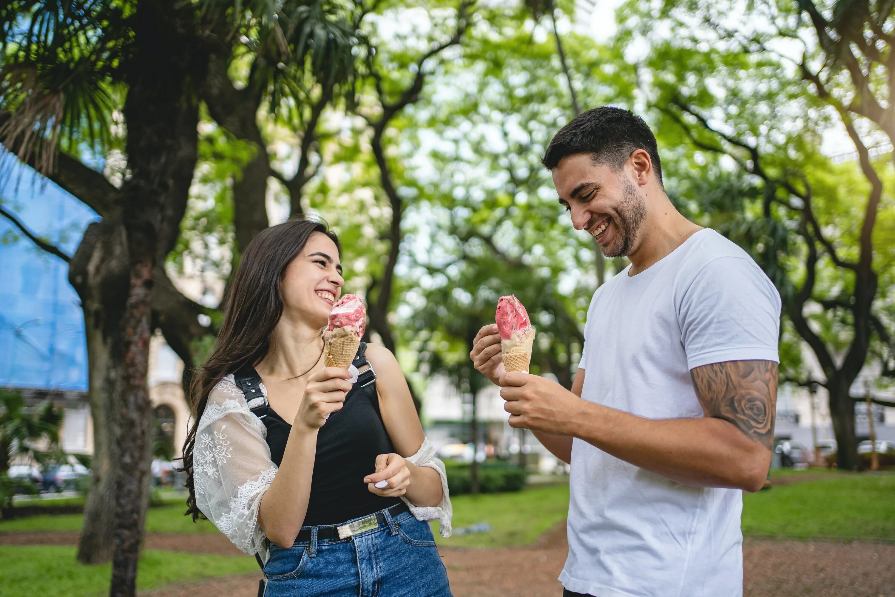 Встреча свидание. Приколы прознакоиства. Приколы про свидания в картинках. Забавное знакомство. Общение в интернете.