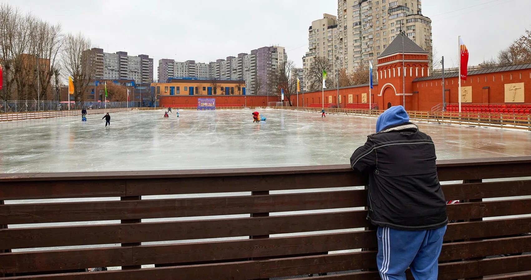 Таганский парк купить билет. Таганский парк каток. Сияние льда Таганский парк. Каток сияние льда в Таганском парке. Каток в Таганском парке.