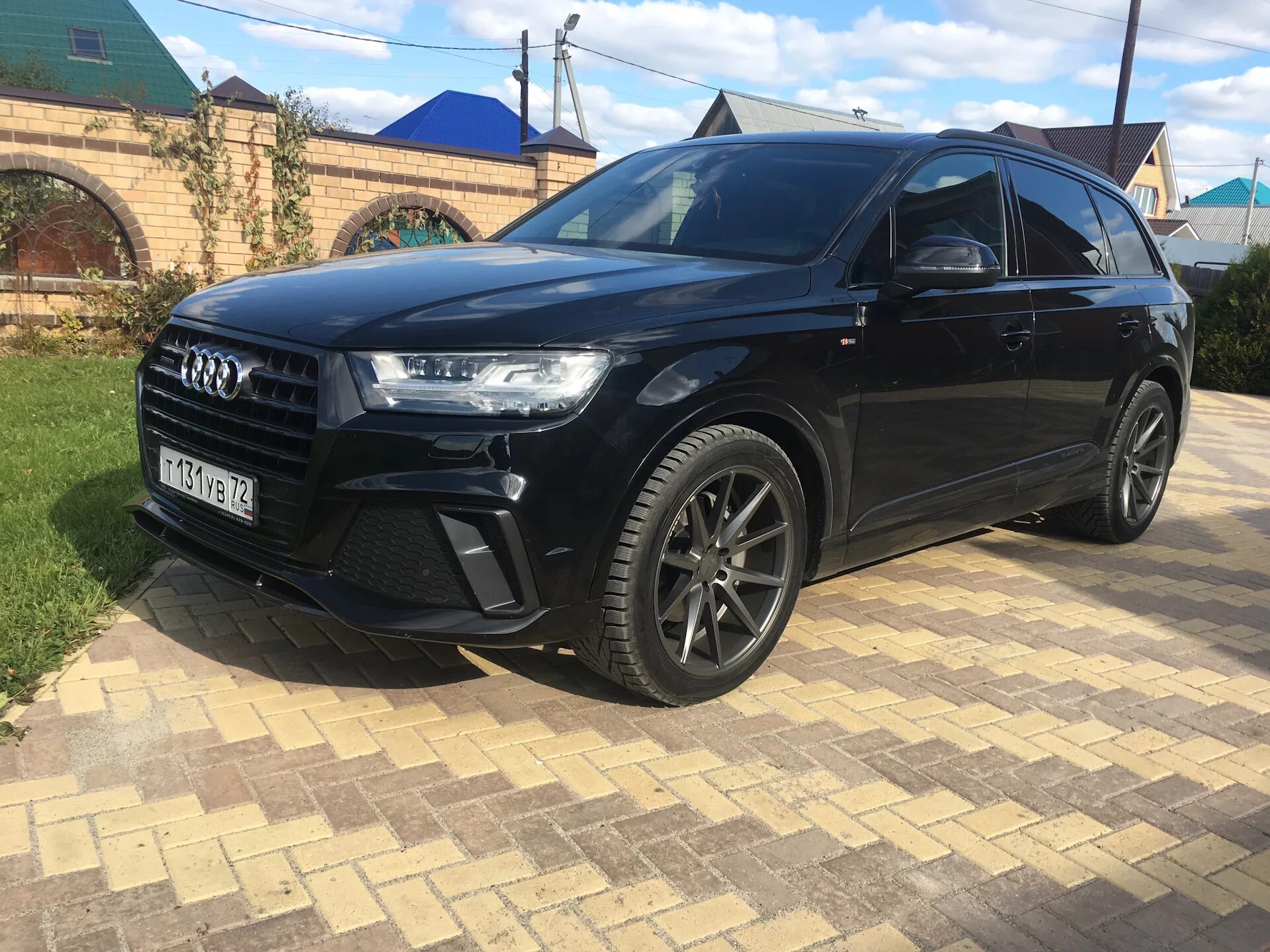 Диски q7 4m. Audi q7 2017 Black. Ауди q7 2017 черный. Audi q7 r21 Black. Audi q8 Black r22.