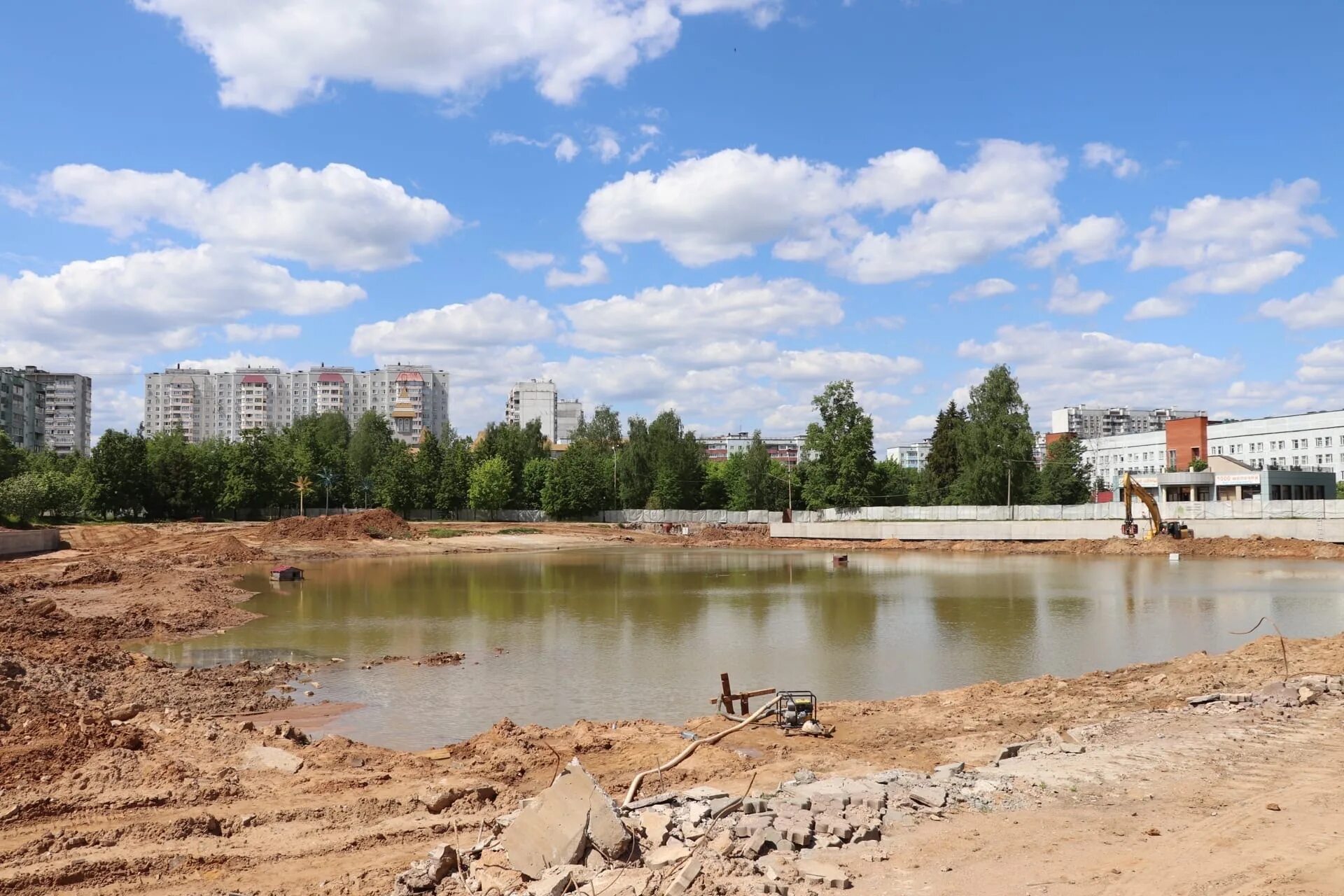 Озеро новое россия. Краснознаменск старое озеро. Краснознаменск городское озеро. Краснознаменск новое озеро. Краснознаменск пруд.