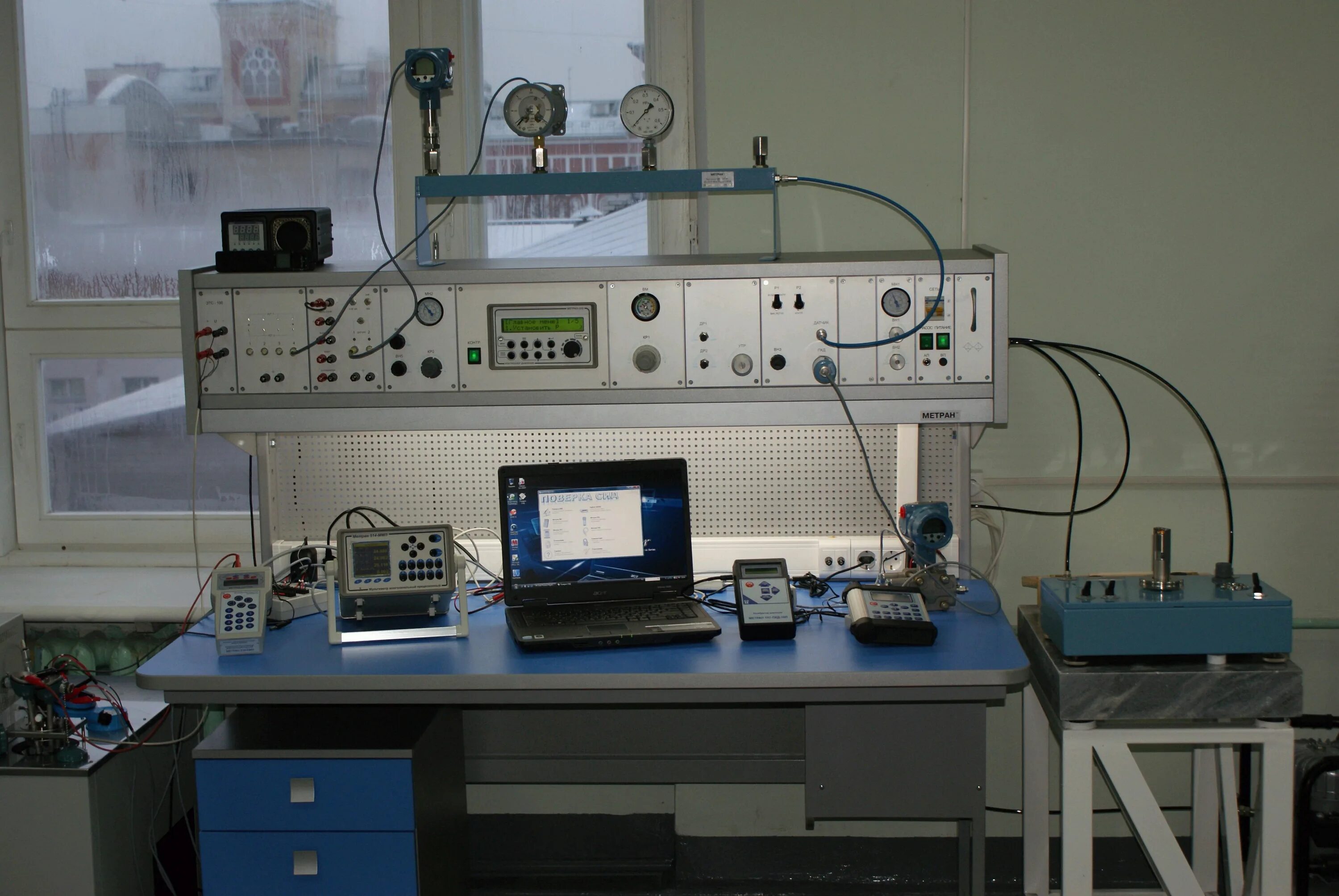 стенд для измерительных приборов. стенд метрологический ам-6000-смд. 3 лабораторный стенд "измерение параметров рэа" (ате) шт. стенд для проверки контрольно-измерительных приборов э204. комплект лабораторного оборудования «электропривод и автоматика».