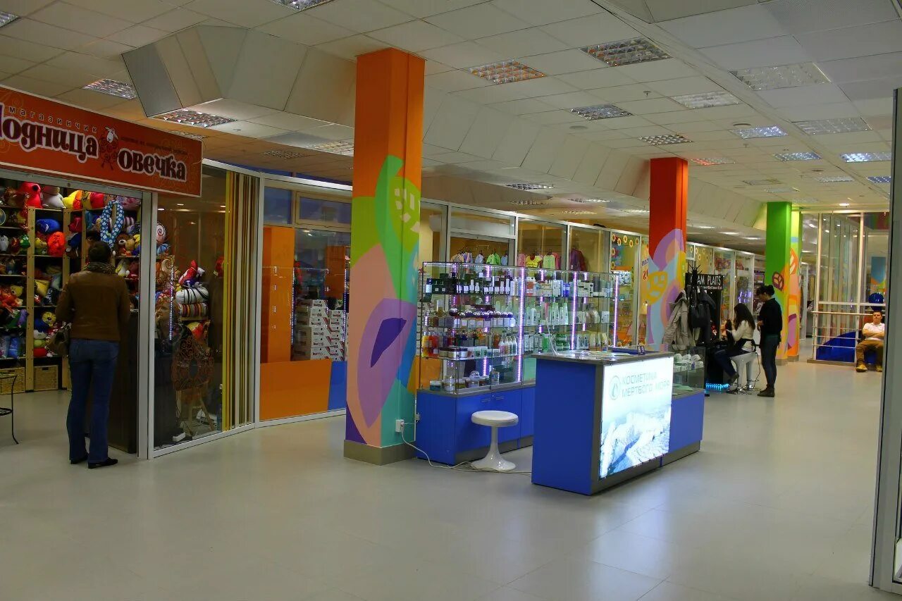 Воронкин первая радуга. Поселок радужный коломенский район. Посёлок радужный улица московская 20. Космонавтов, 14, трк "питер радуга". Радуга 1 этаж.