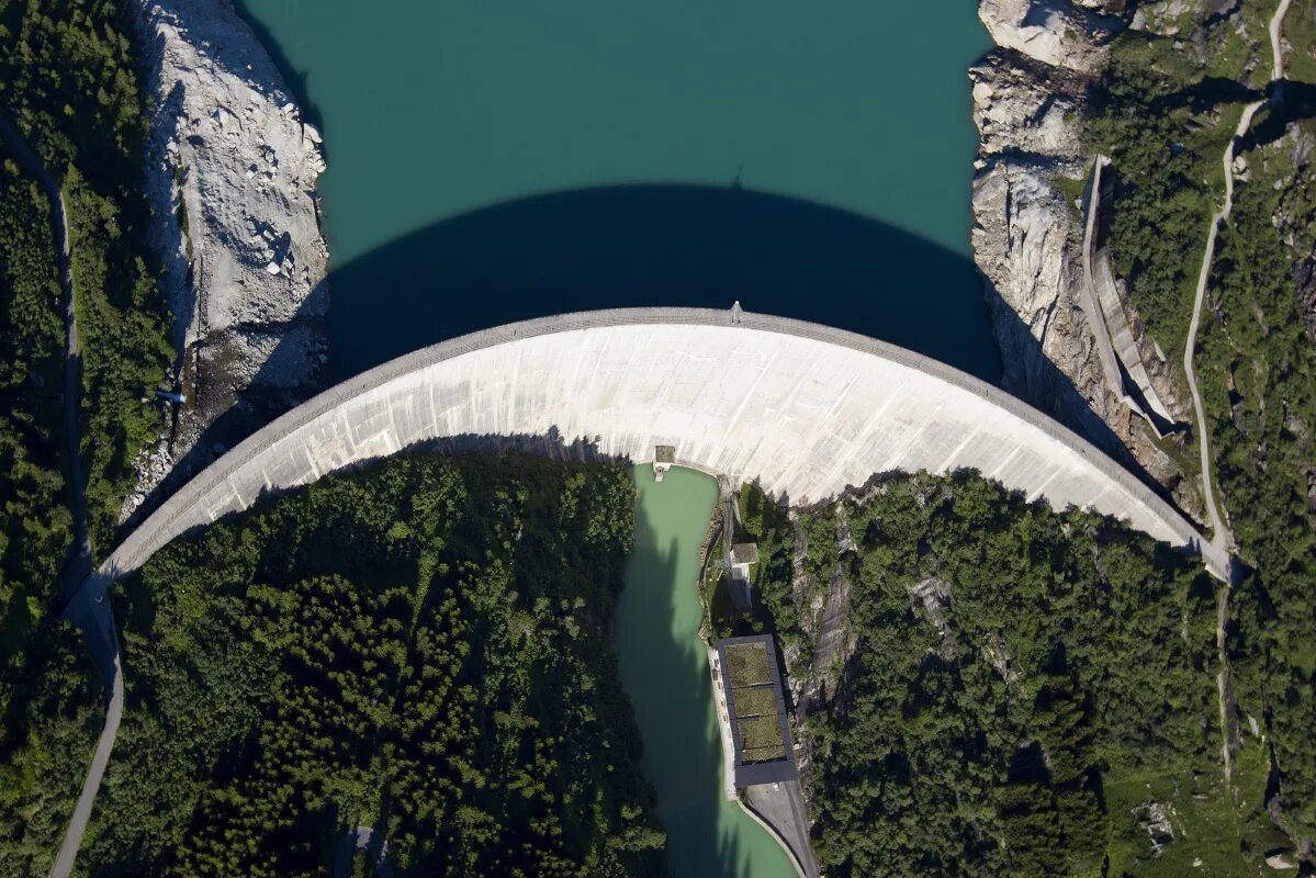 Самая большая платина. Дамба Мовуазен. Плотина Гранд Диксенс, Швейцария. Дамба в Швейцарии. Дамба в Швейцарии 165 метров.