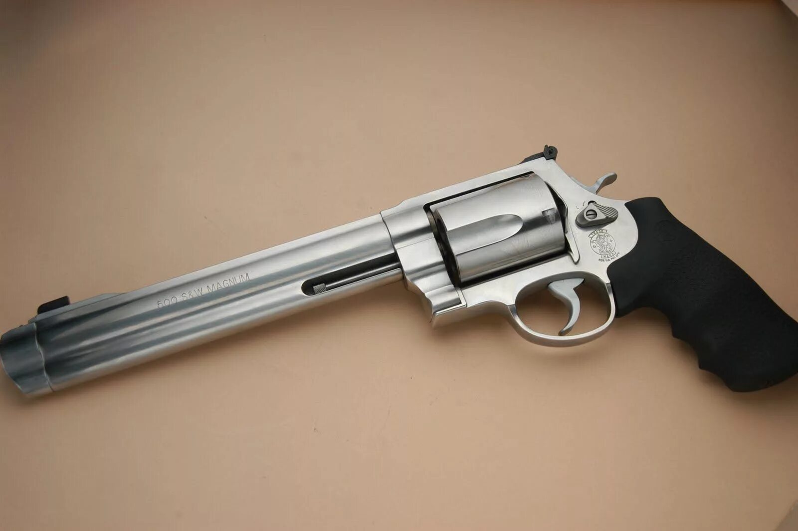 Револьвер 500. Смит-Вессон 500 Магнум. Револьвер Smith Wesson 500. SW 500 Magnum. SW 500 Magnum револьвер.